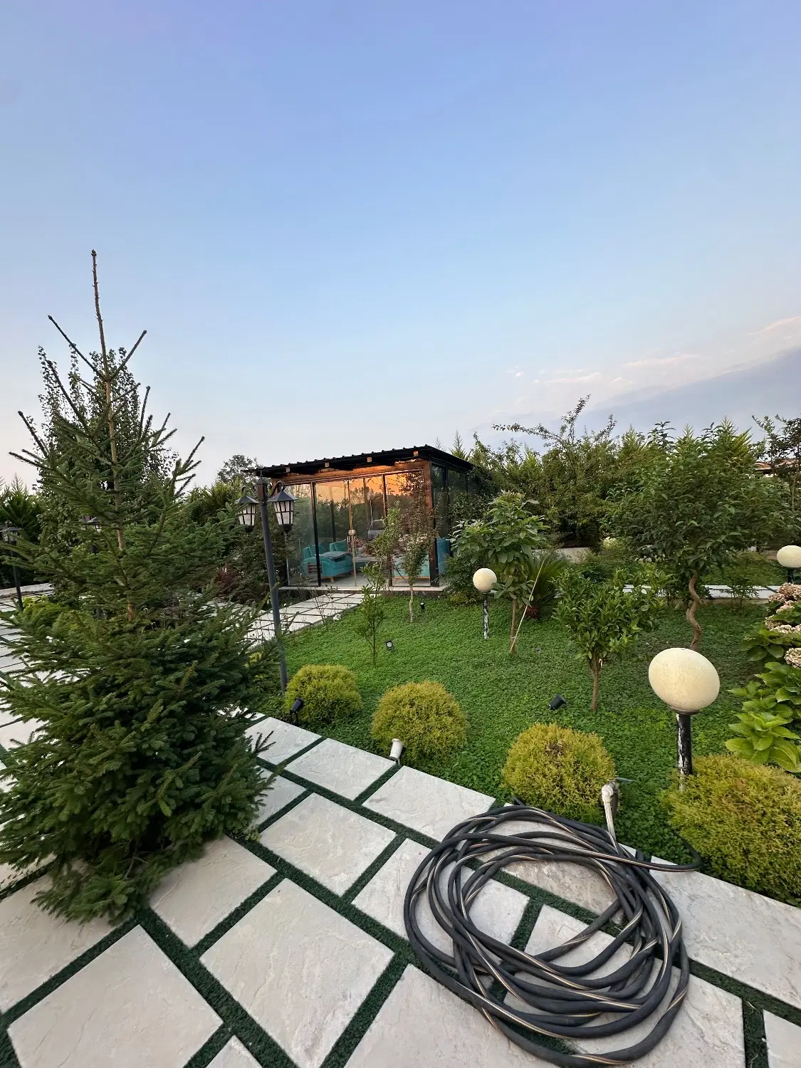 سی سنگان (نزدیک کافه کای ) حیاط دار