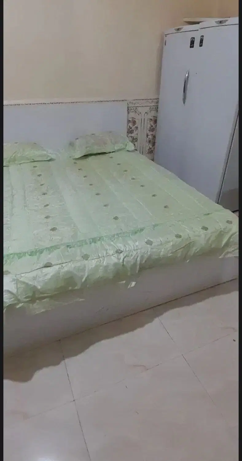 مسافر خونه روزانه هفتگی ماهیانه. بیو بخون.