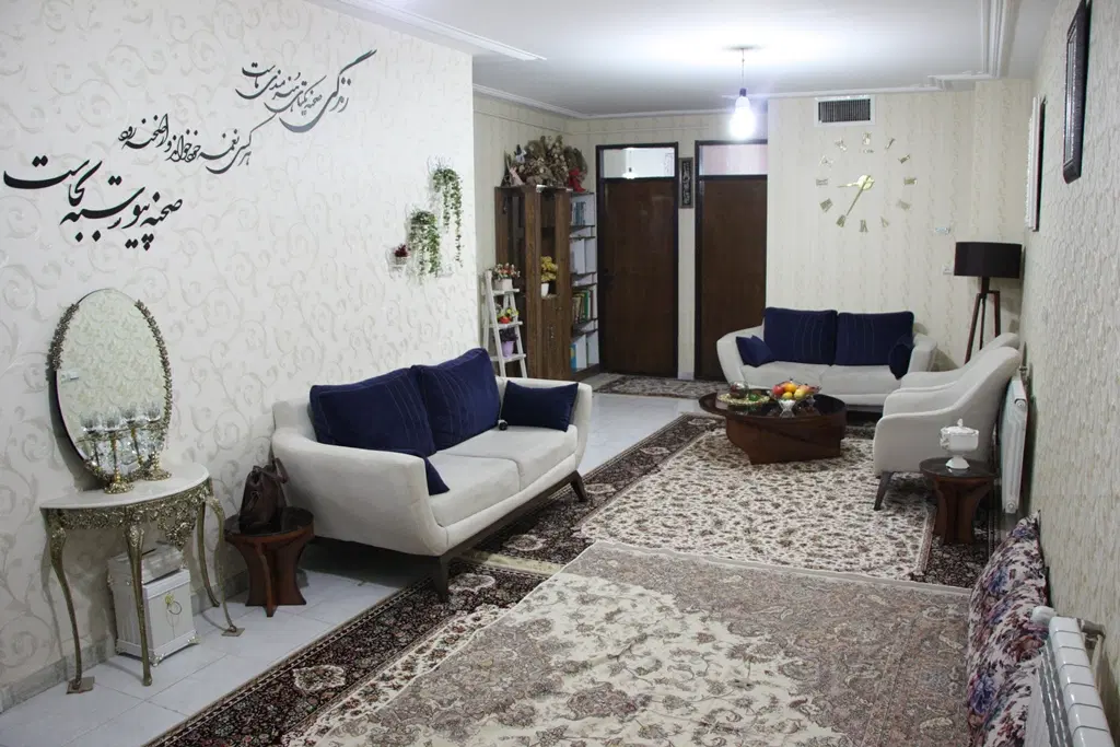 آپارتمان کوثر میدان گلها طبقه سوم