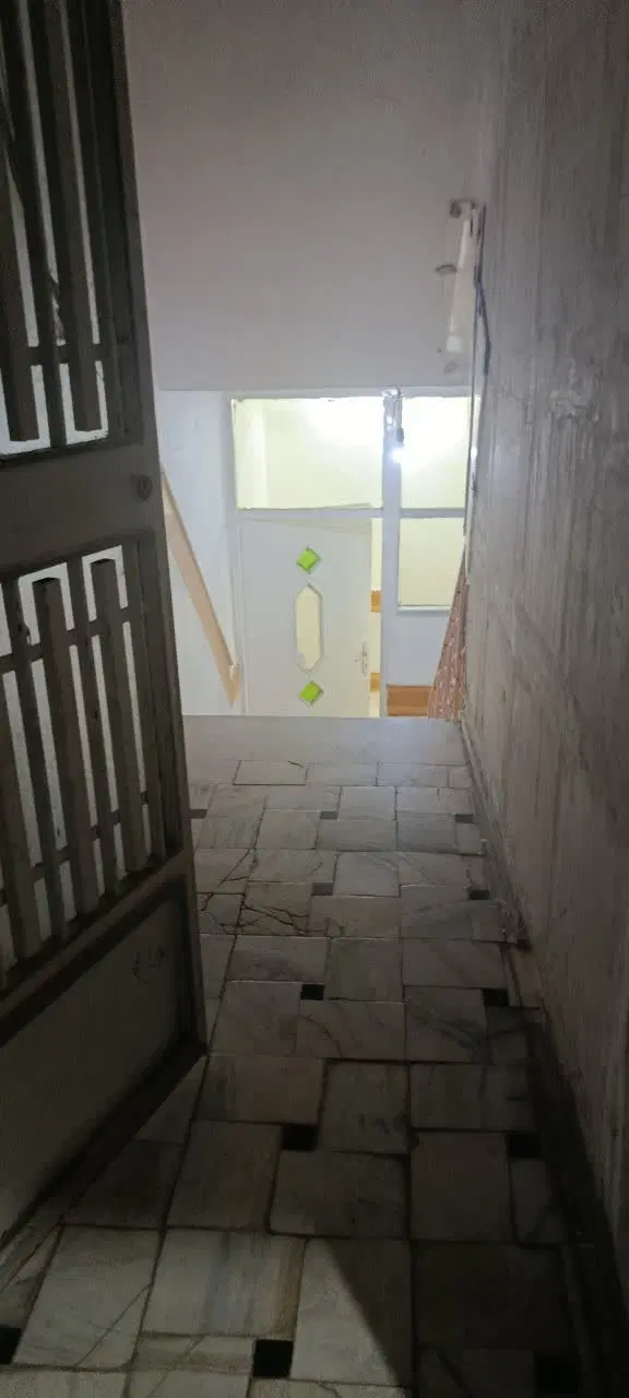زیرزمین راه جدا