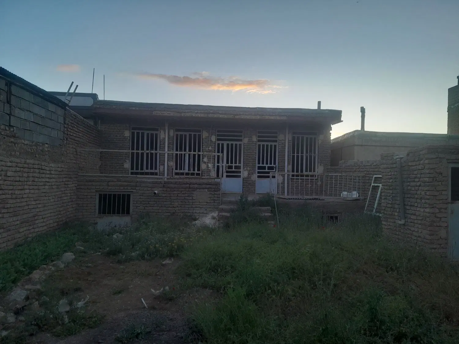 فروش خانه ویلایی نیمه کاره در روستای دهنو سفلی