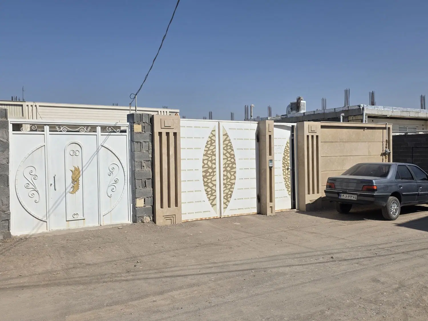 فروشنده  منزل اکبر اباد  درب حیاط