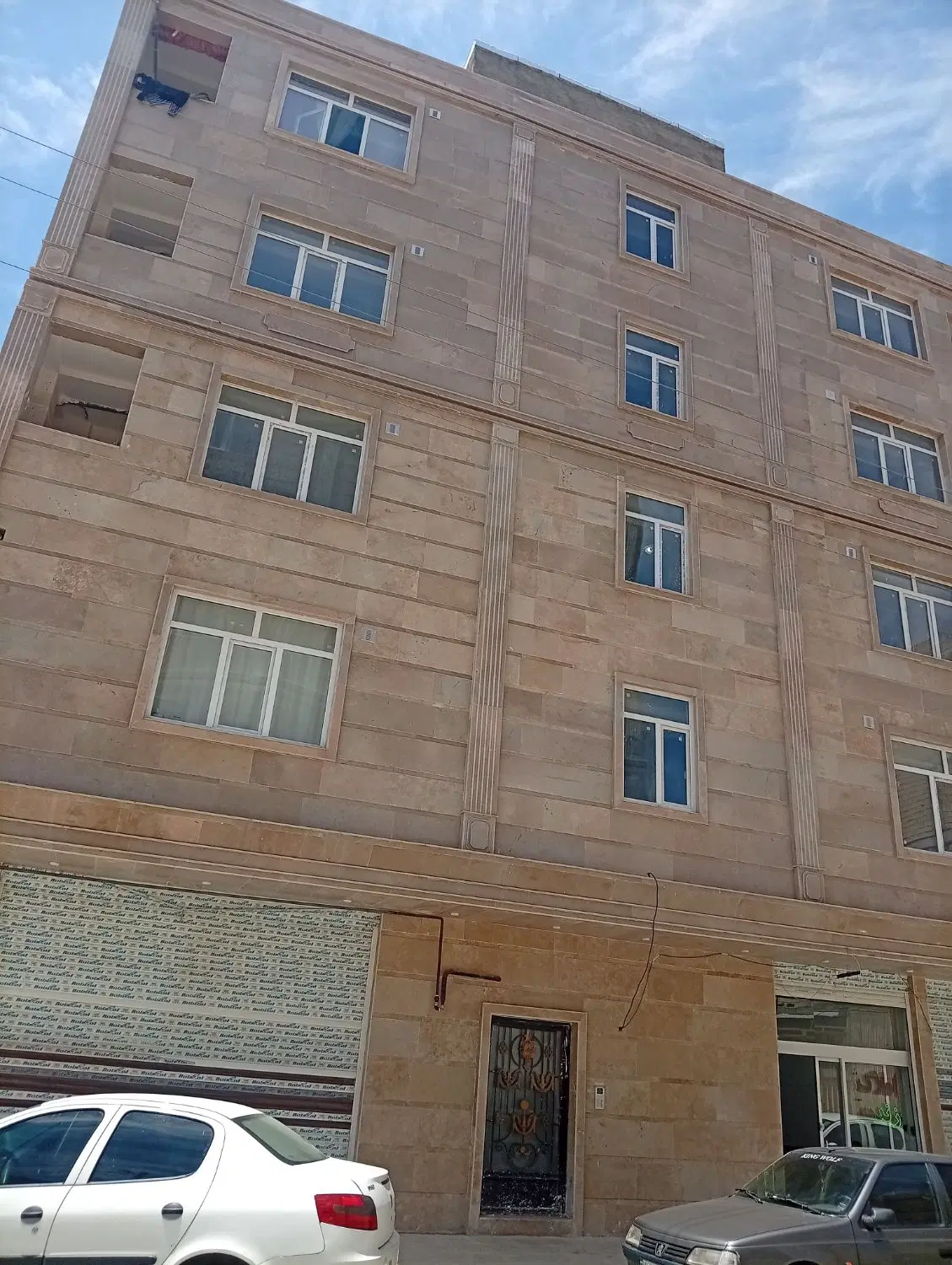 واحد 90متری گاوخانه