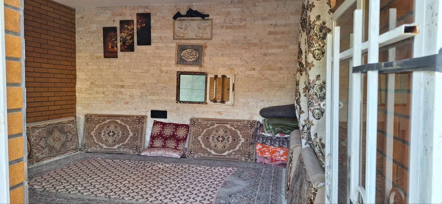 باغچه ای دارای بنا