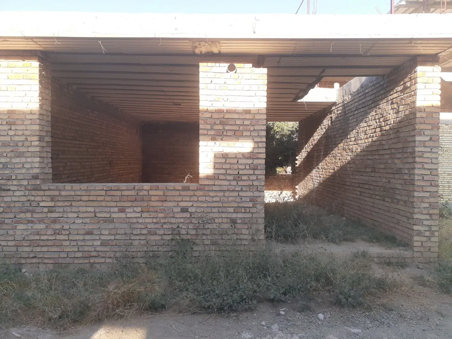 نیمه کاره خیابان کوهنورد ولنده کوی بهار