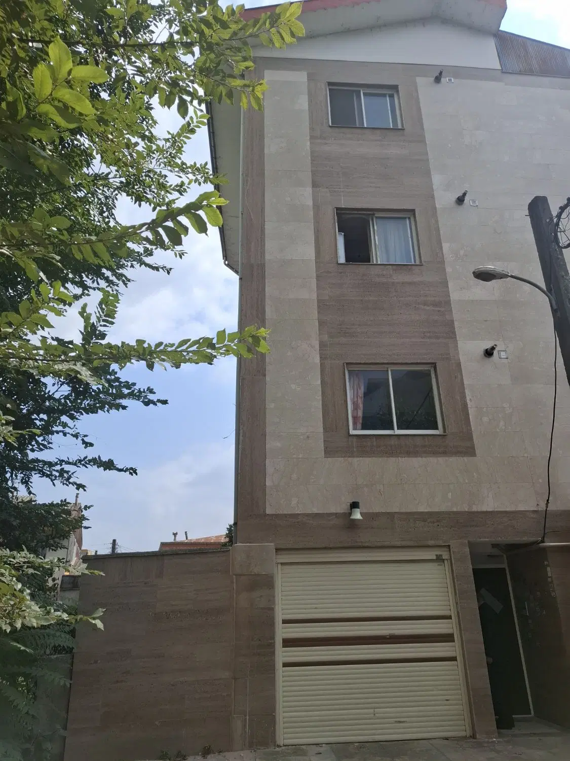 فروش کامل۳طبقه اپارتمان روبروی دانشگاه آزاد رشت