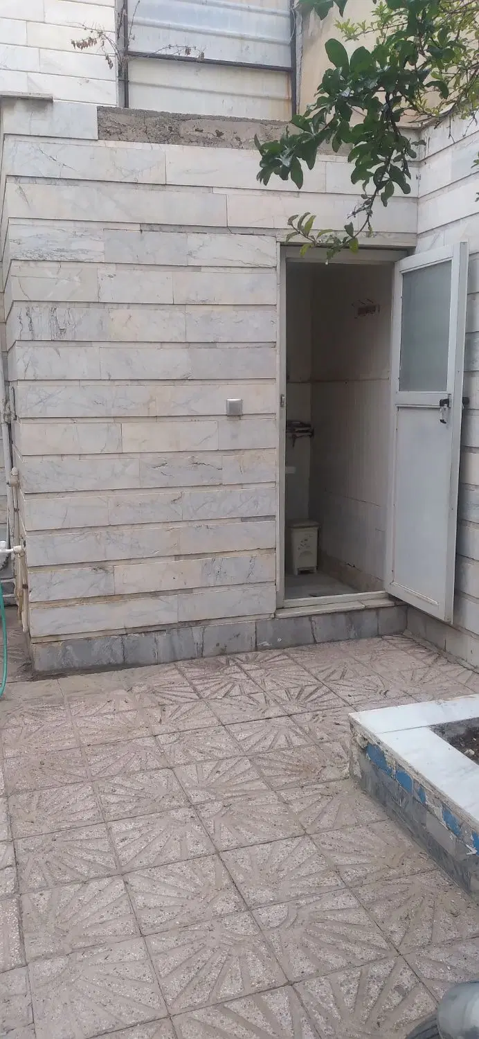 زیر زمین مسکونی از منزل ویلایی ۲۰۰ متری