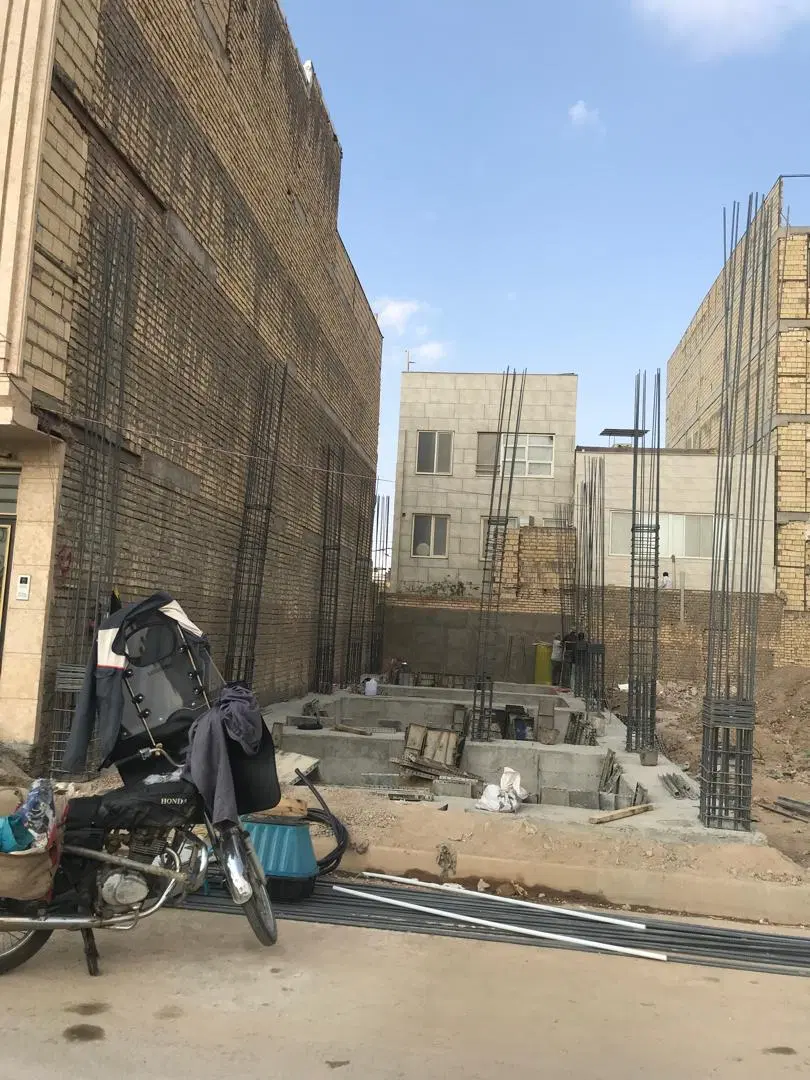 زمین ۱۴۰ متر جنوبی