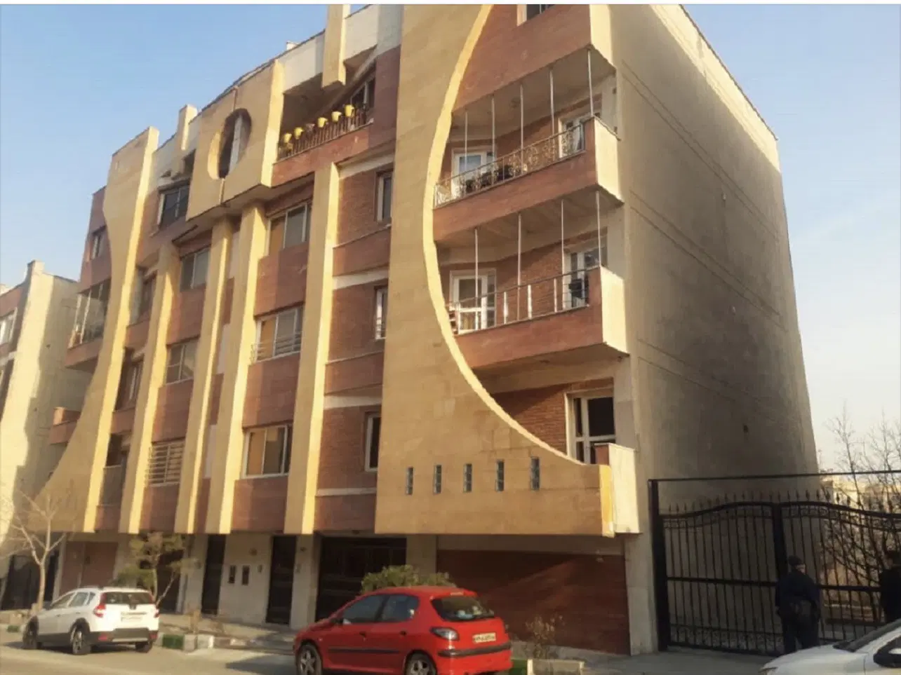 ۱۸۰ متری ۳ خواب دارآباد، بام محک