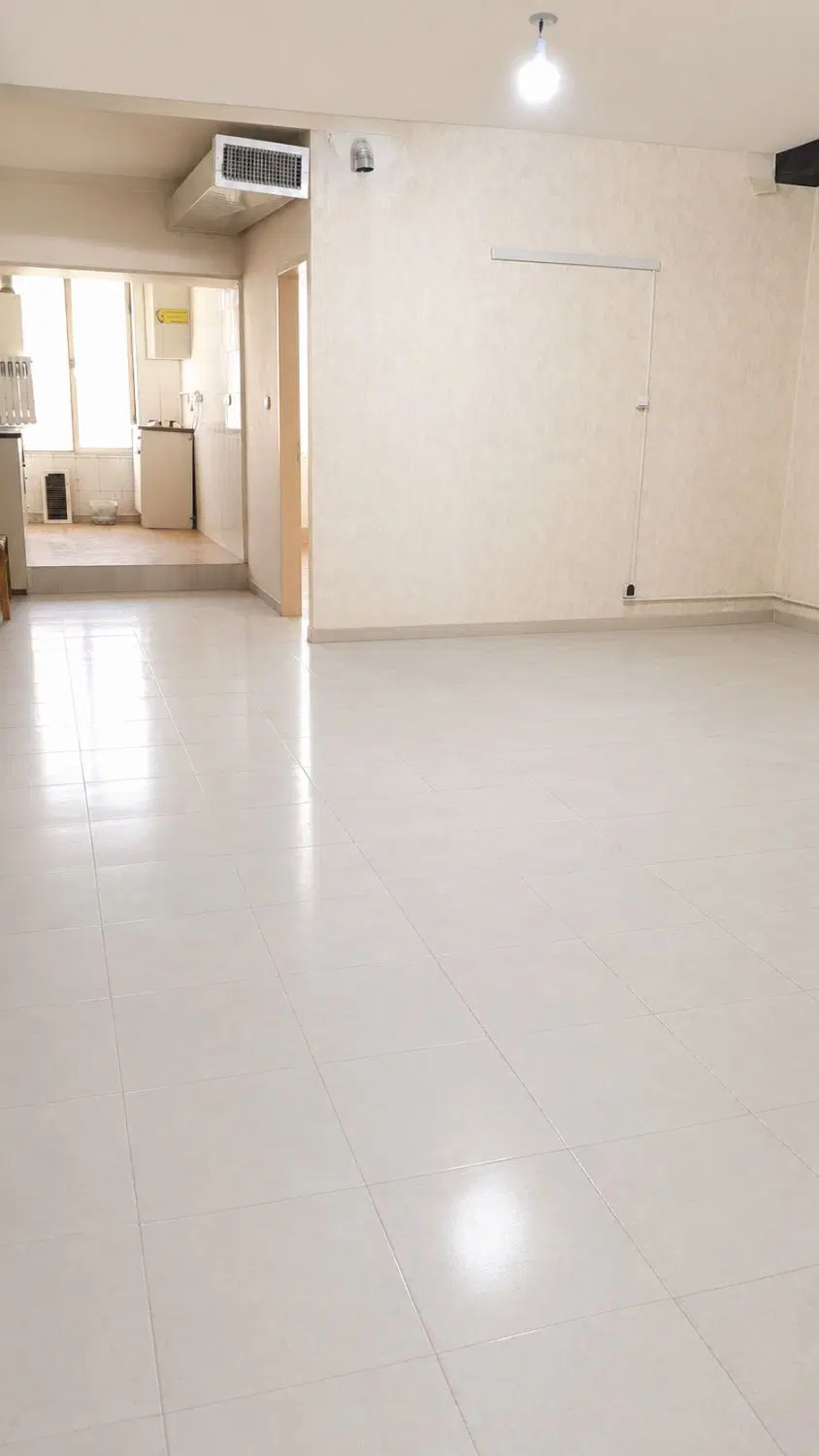 ۷۶ متر اداری سه راه حافظیه، شاخه اصلی