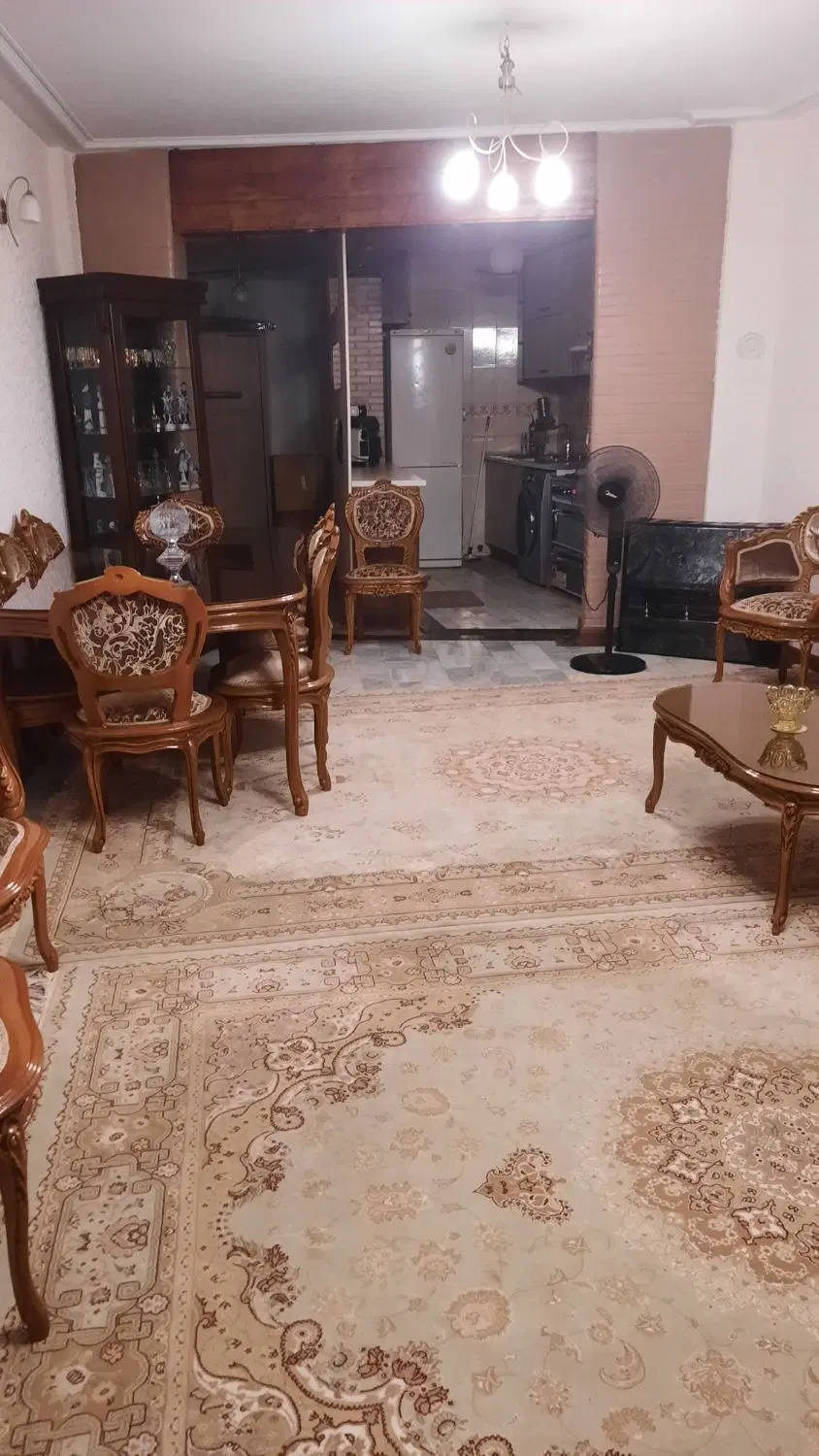 فروشی زیر همکف