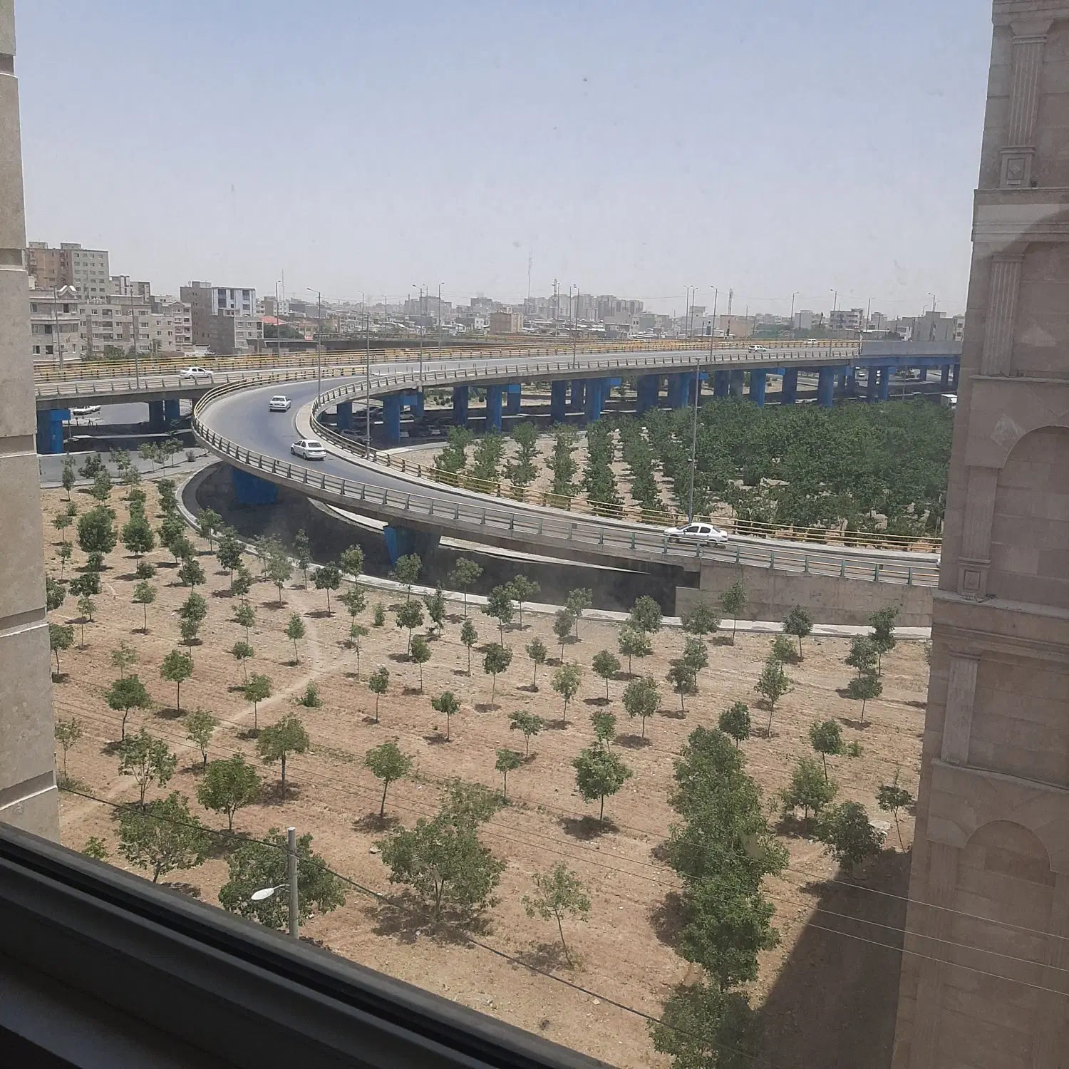یک واحد  آپارتمان ۲۱۰ متری