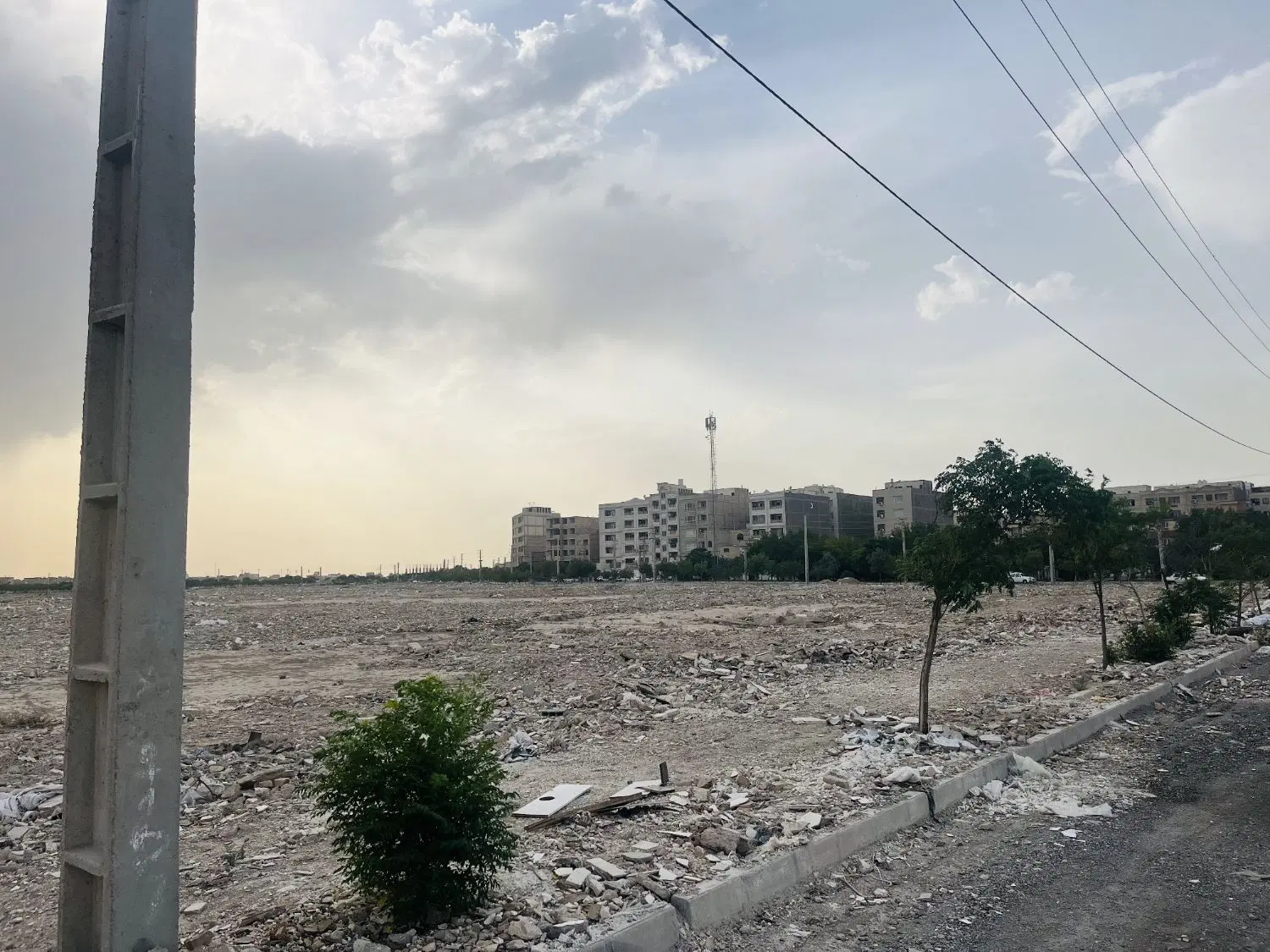 زمین ۱۵۰متری با بر ۱۵متر برخیابان گلستان