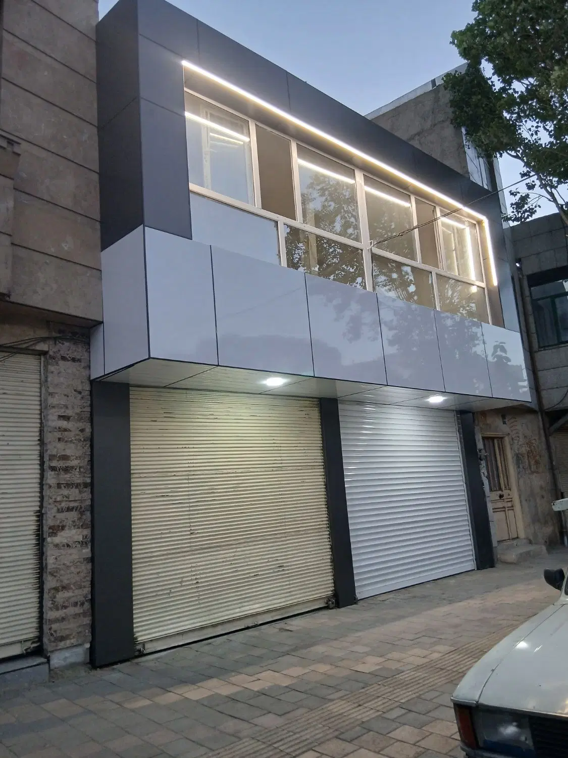 مغازه بهر خیابان اصلی