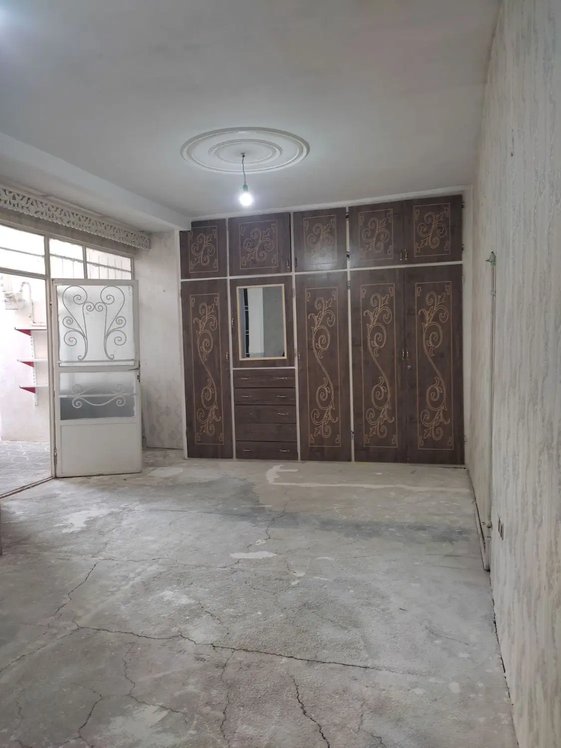 ویلایی پشت قواره
