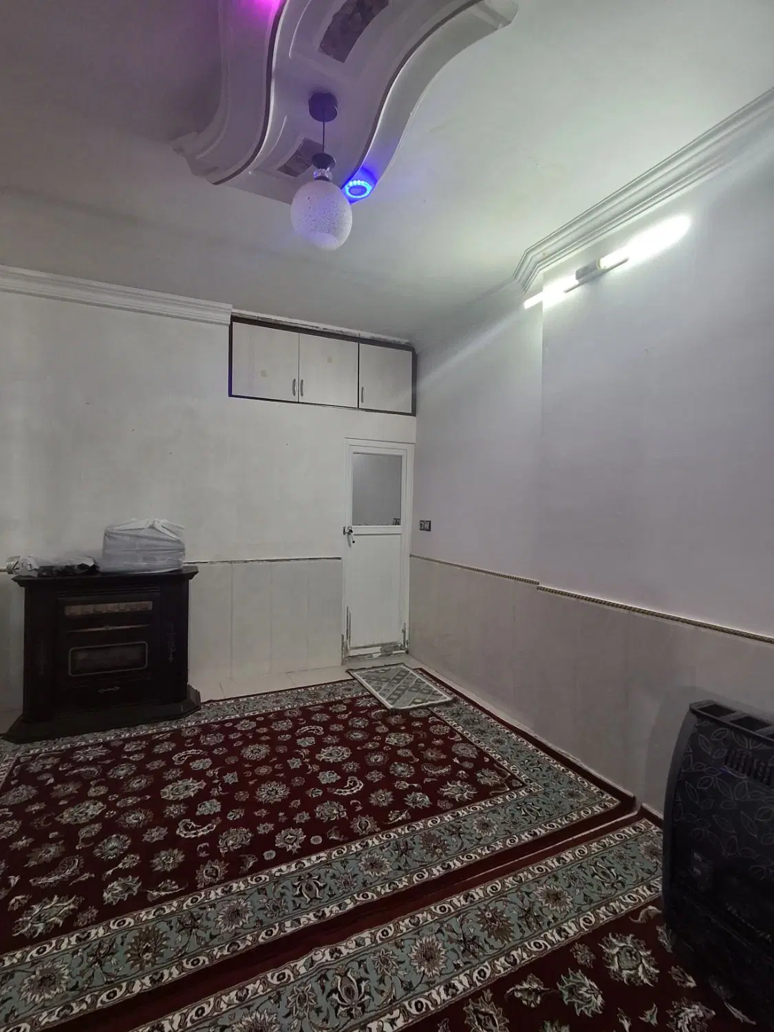 خانه در حاشیه ساختمان شهرک شهید رجایی