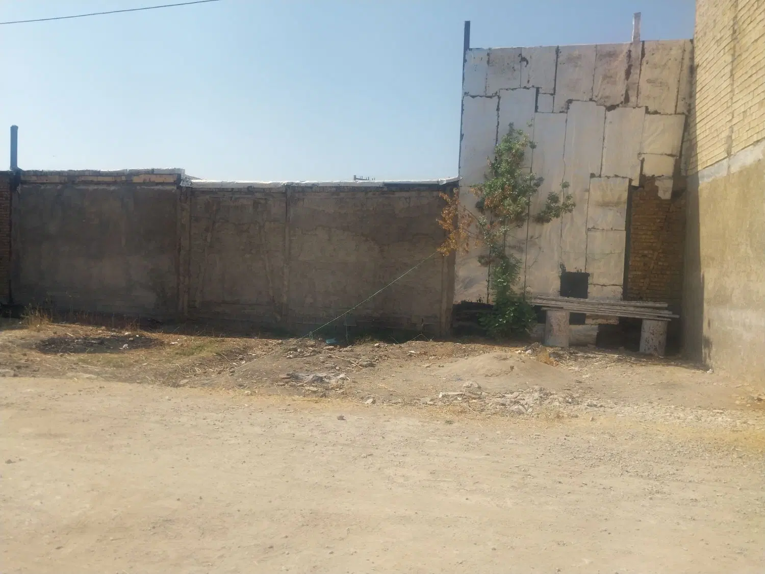 زمین فروشی
