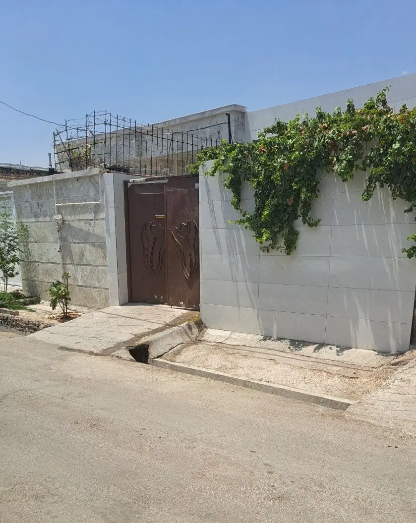 منزل مسکونی درب حیاط