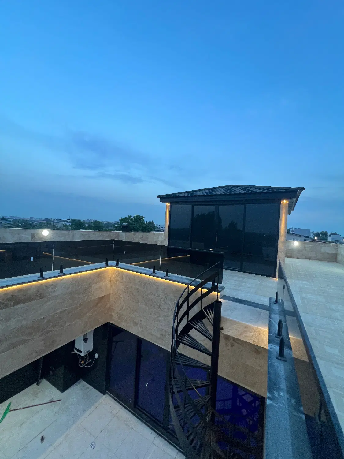 رهن و اجاره لوکس ترین ویلای هوشمند استخردار