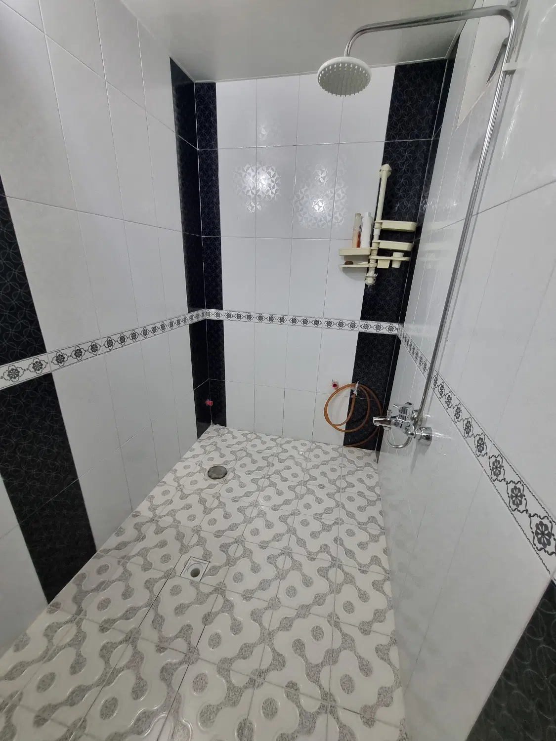 زیرزمین اجاره‌ای در صدرآباد کوچه ۷۴