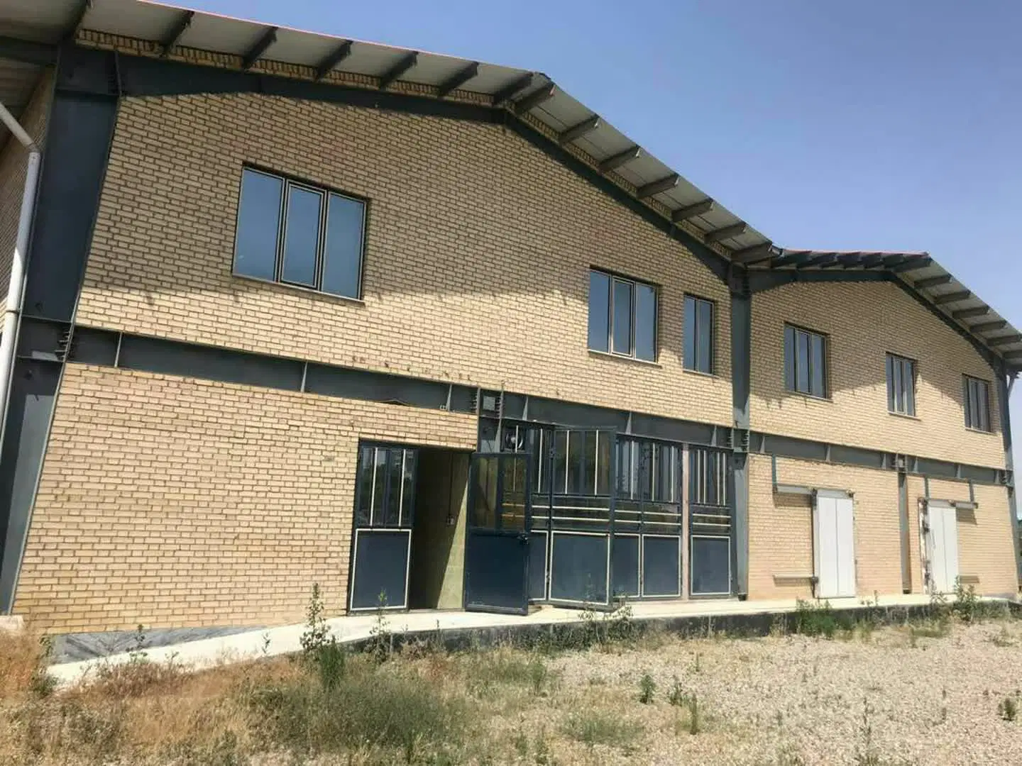 فروش کارخانه مواد غذایی۱۴۰۰متر با مجوز سندار