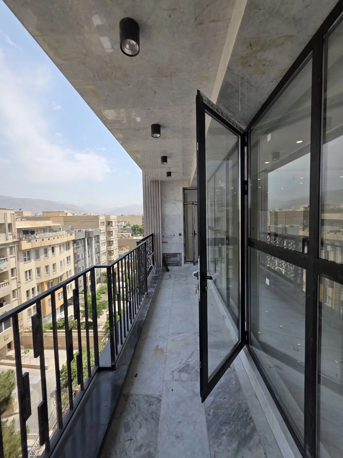۱۲۰ متر نوساز پنجره های بزرگ دلباز
