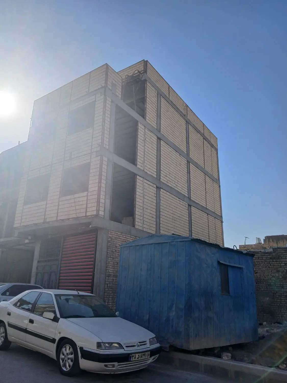 ساختمان نیمه کاره