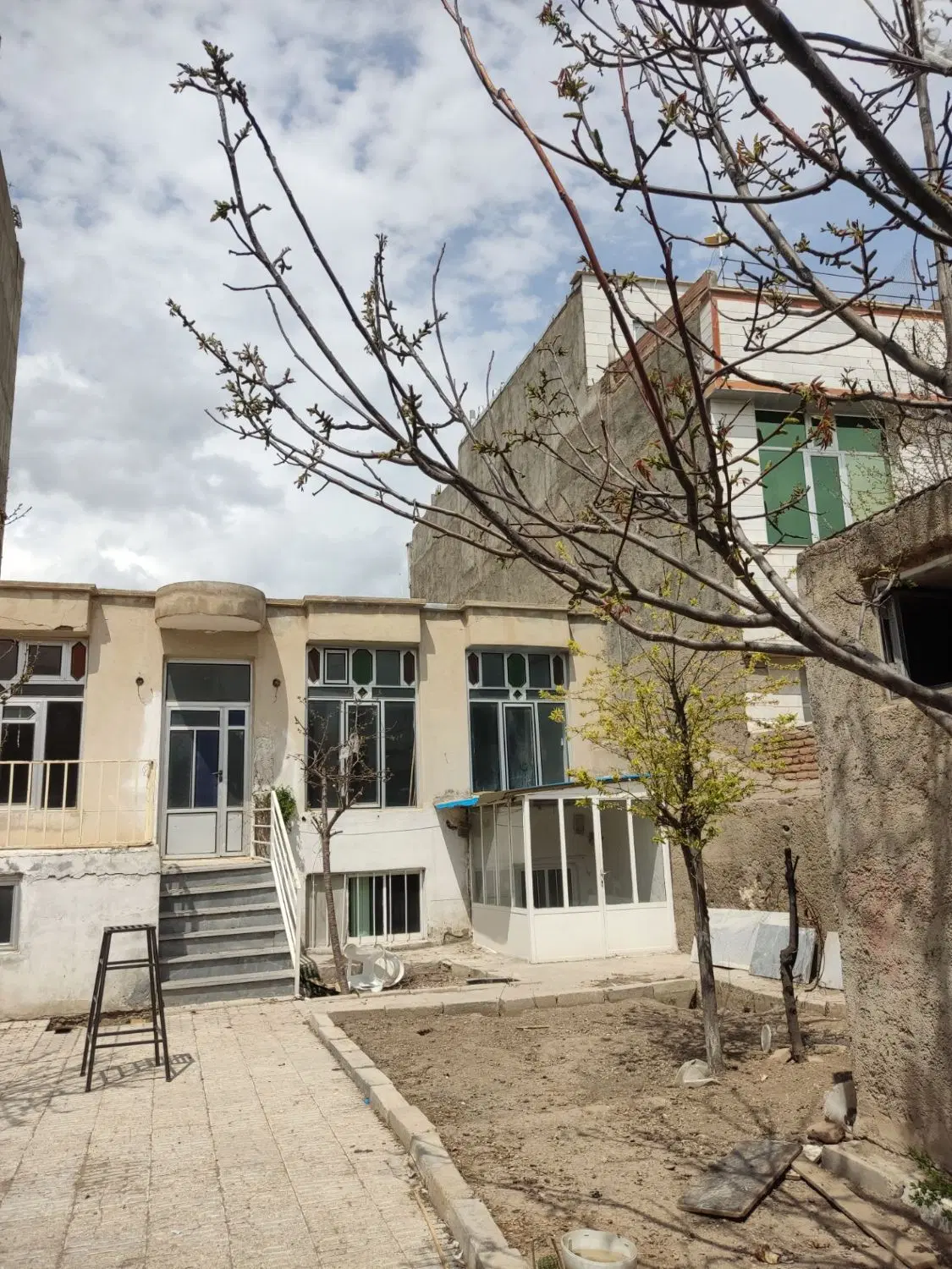 ویلایی دوکله۲۶۵متر بر۱۰کوچه۱۰متر با صفر یک ۶ طبقه