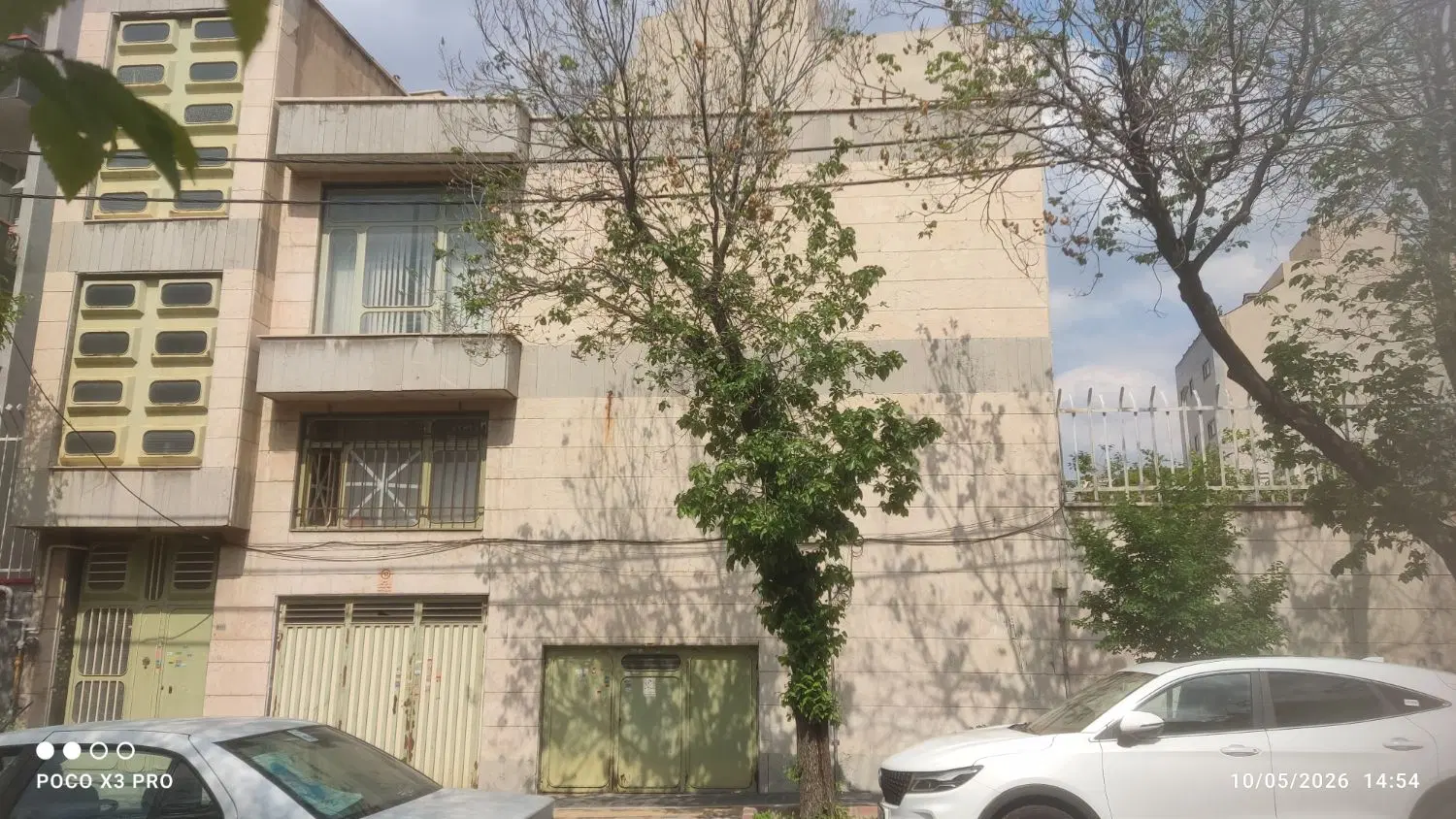 خانه دو طبقه بر خیابان لاله زار