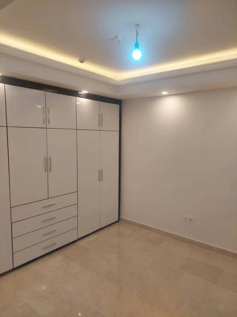 ۸۰ متر _ نما تراودتن _ مشابه نوساز _ امکان معاوضه