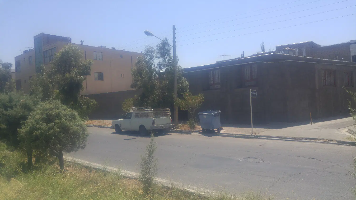 ویلایی بزرگ حاشیه بلوار