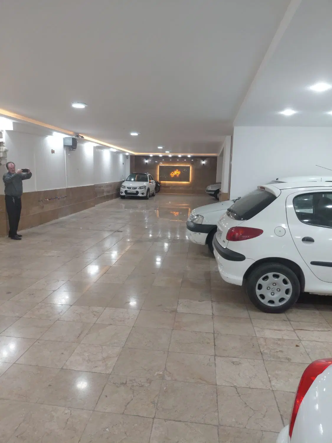 ۱۲۵متری پارکینگ اختصاصی ساختمان جاوید