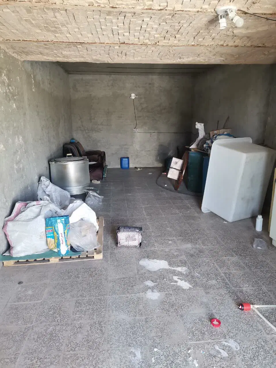 انبار حدود ۵۰متر