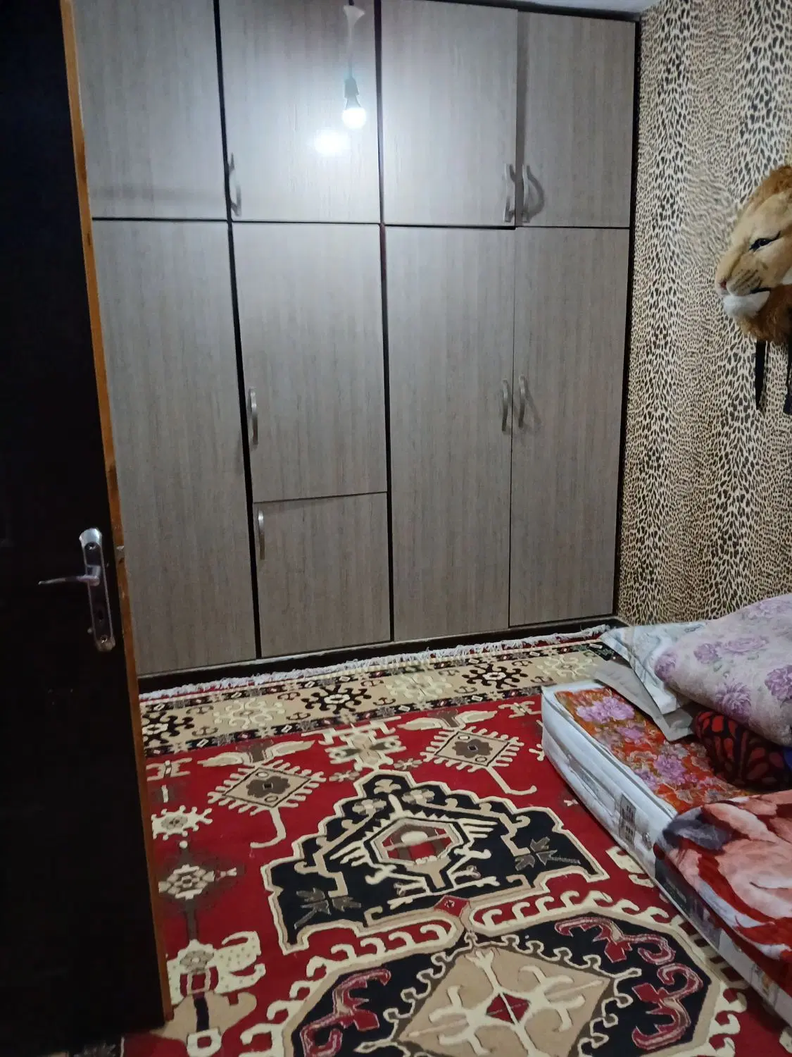 واحد بالا وجای دیگری همکف
