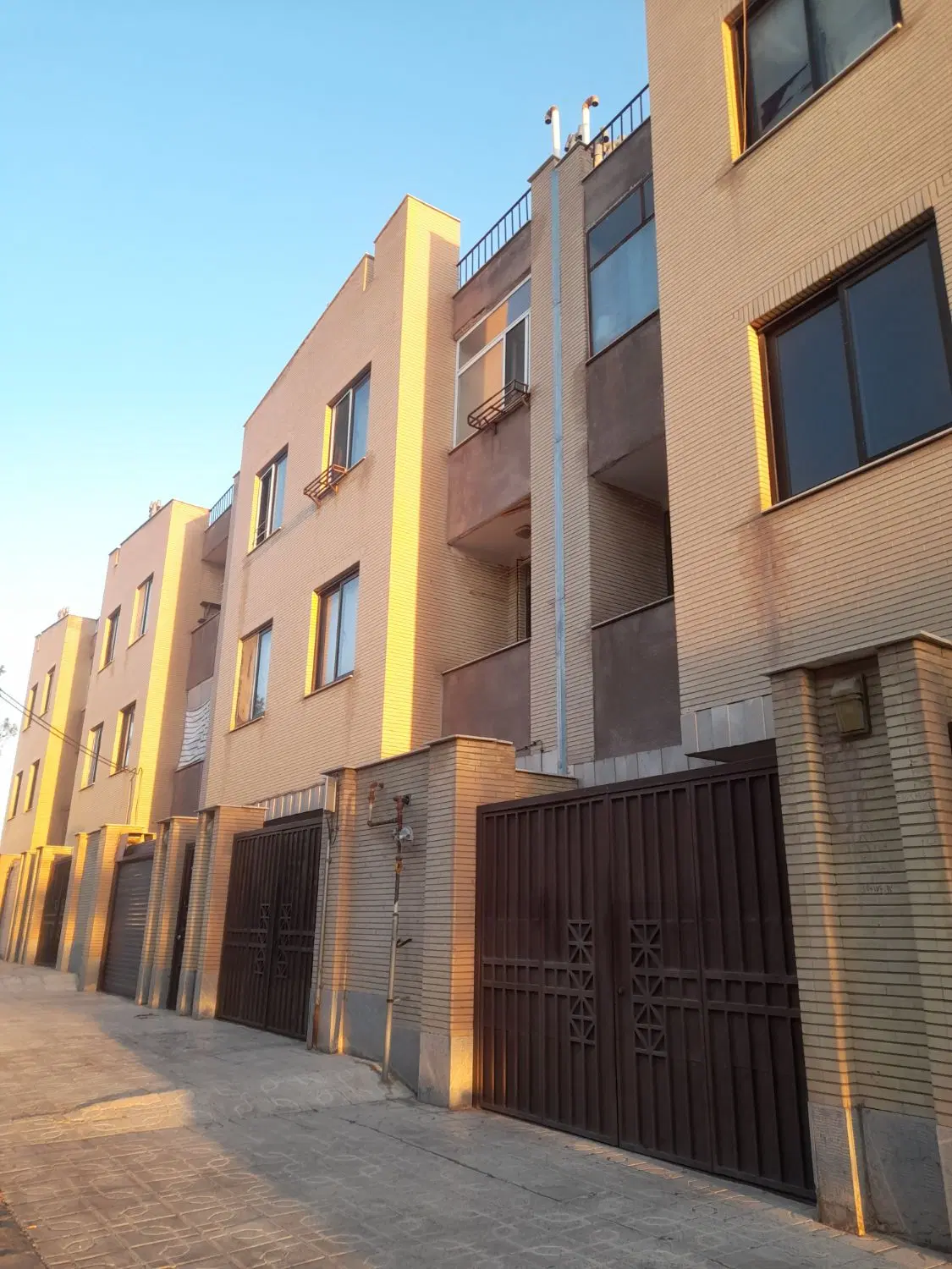 آپارتمان کلا دوطبقه دوواحدی