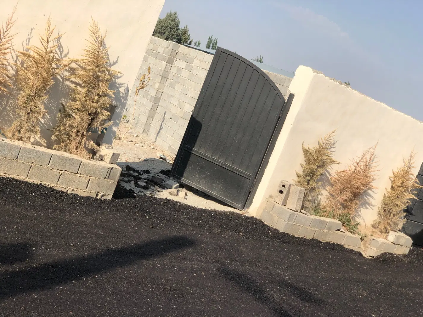 باغچه ۳۲۰ متری چهاردیواری