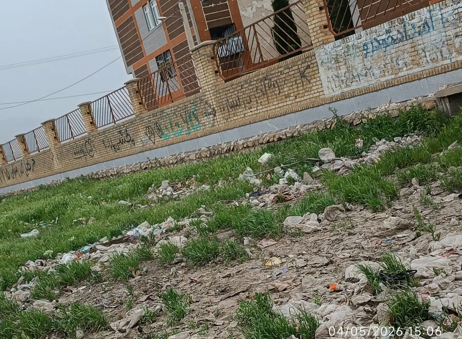 زمین فروشی