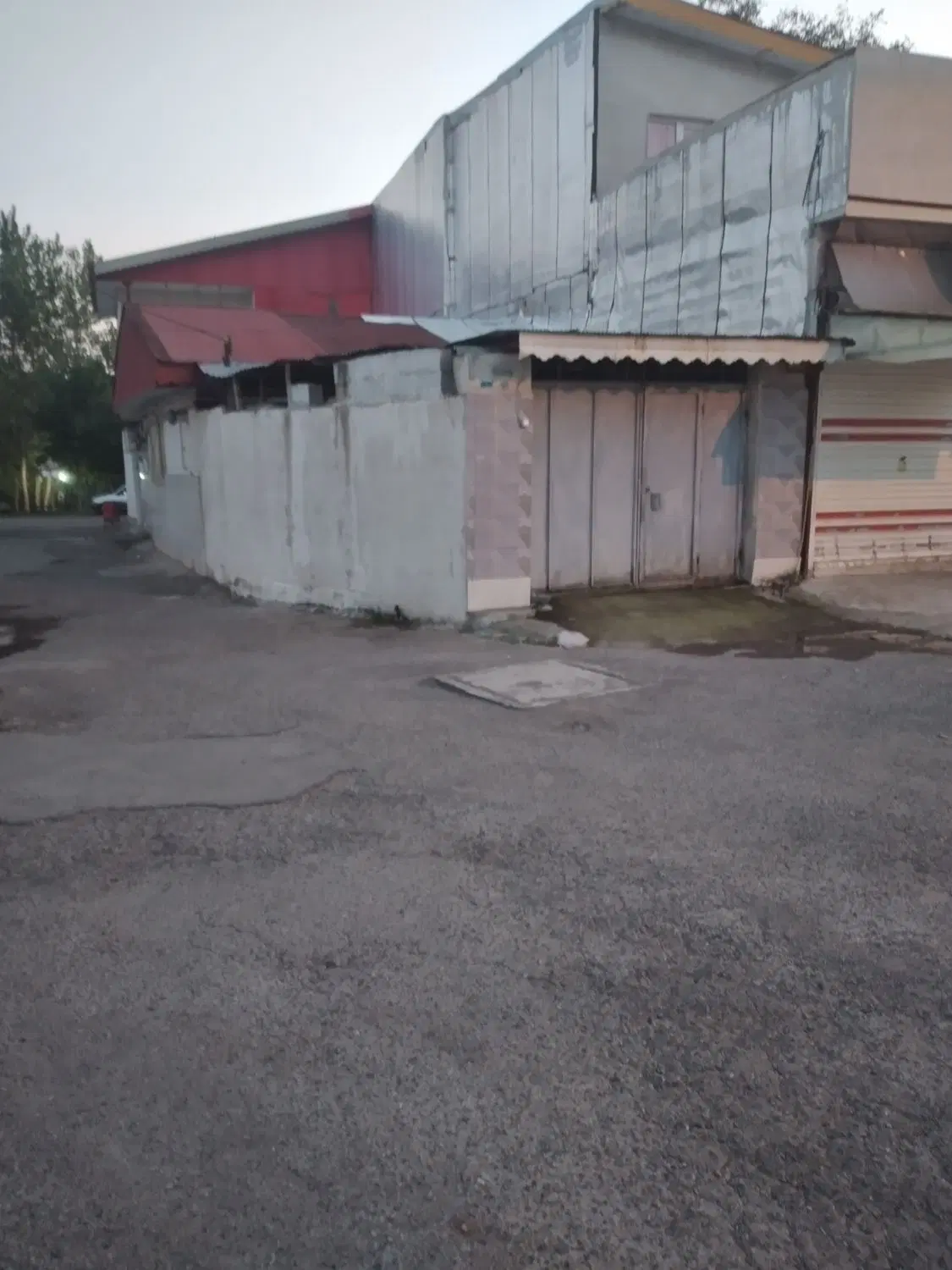 خونه ویلایی به همراه مغازه