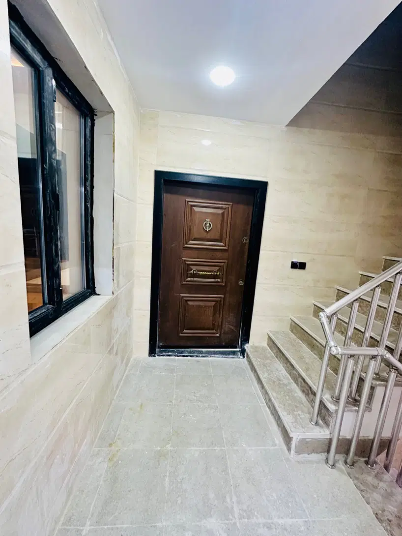 اجاره سالانه واحد آپارتمان ۱۱۰ متری دو خواب رمکان