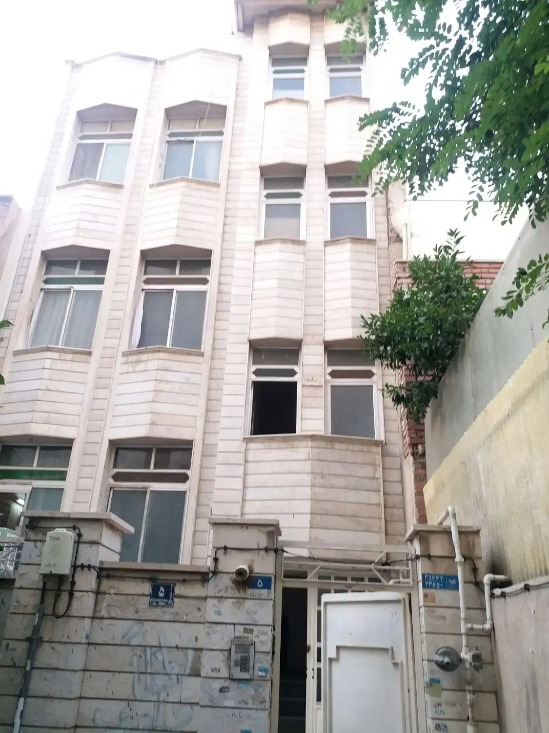 4 طبقه آپارتمان کلنگی یکجا فروشی پیروزی پارک گلنما