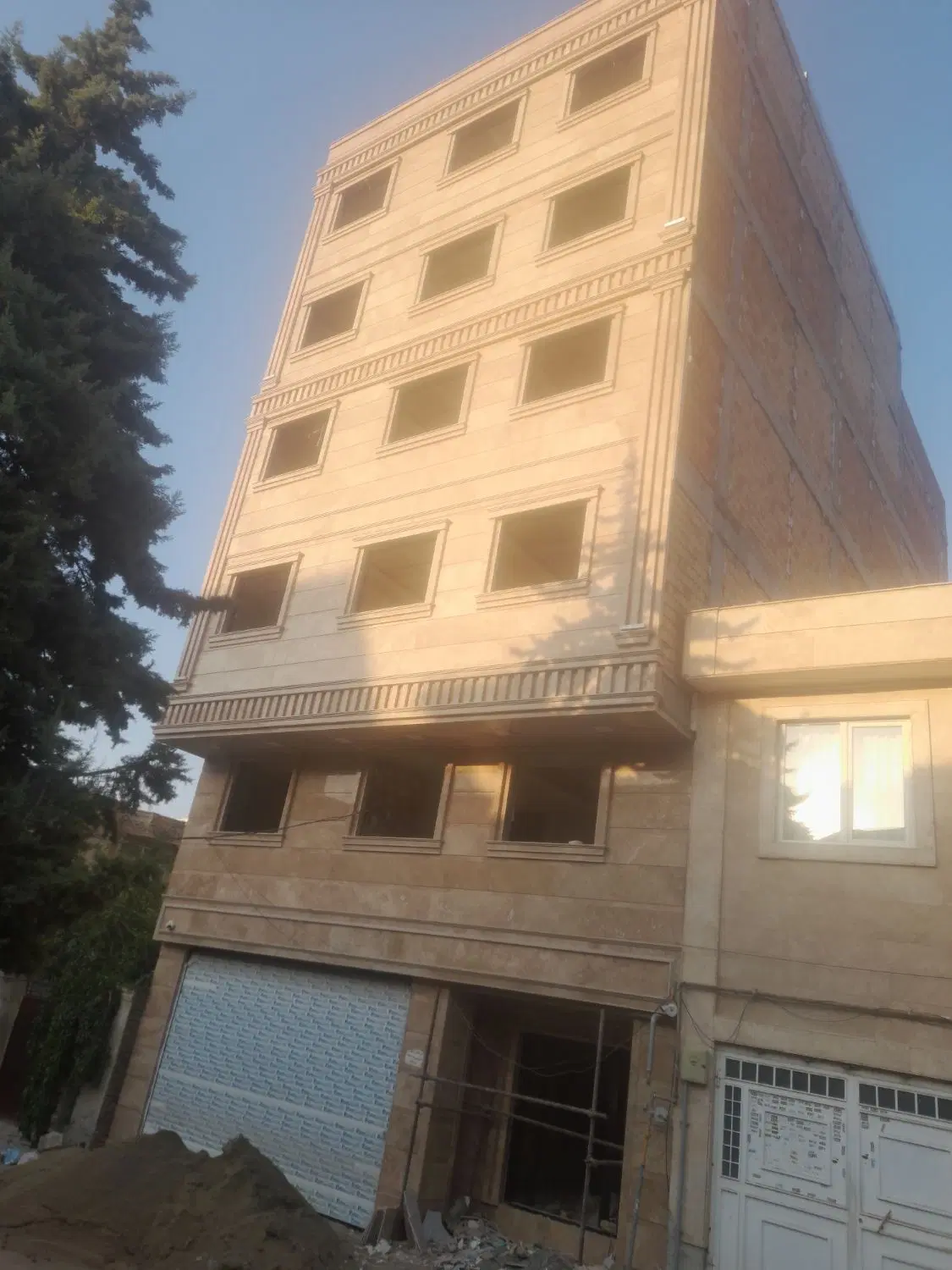 آپارتمان دربهترین نقطه شیخ تپه۱۷۵ متر