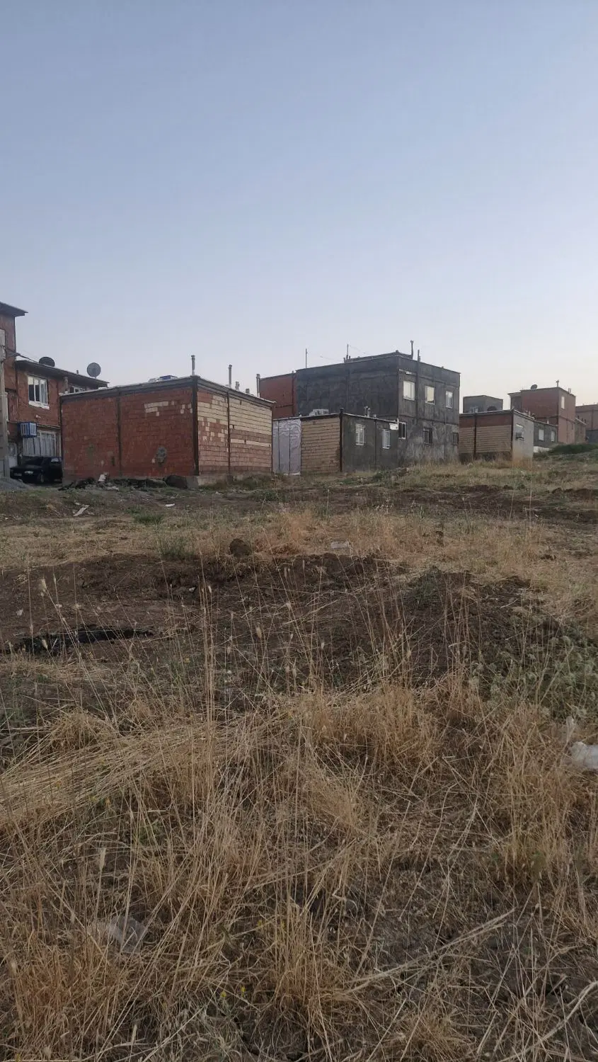 زمین ۱۰۰ متری