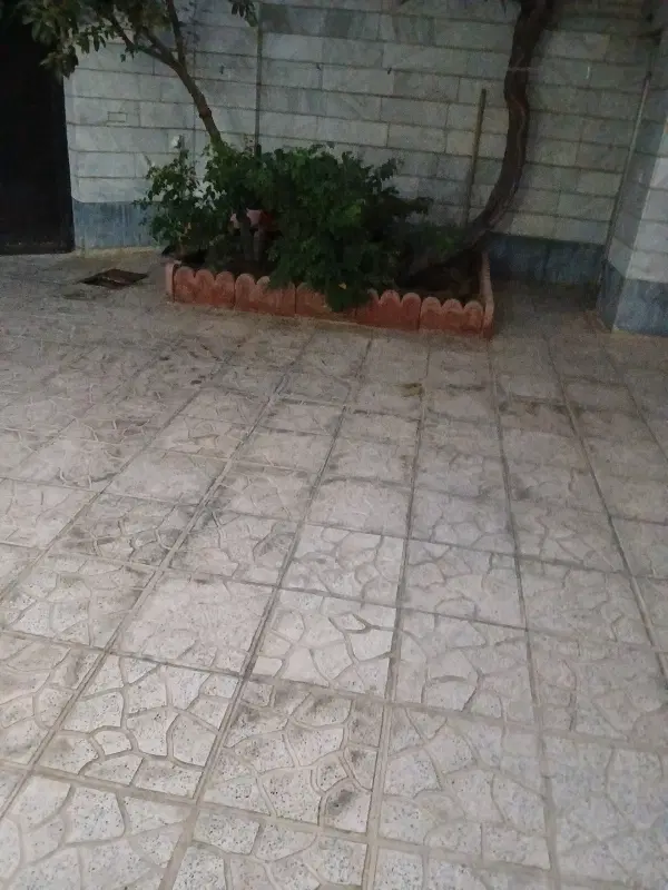 یک مقازه 80 متری فروشی