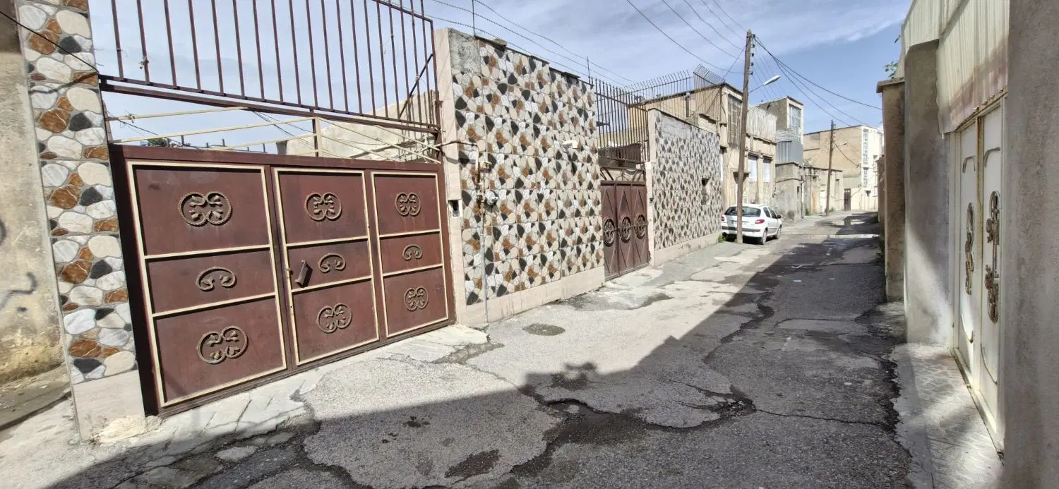 ۲۶۴ متر ویلایی  دو سند تک برگ  ۲  حیاط  ماشین رو