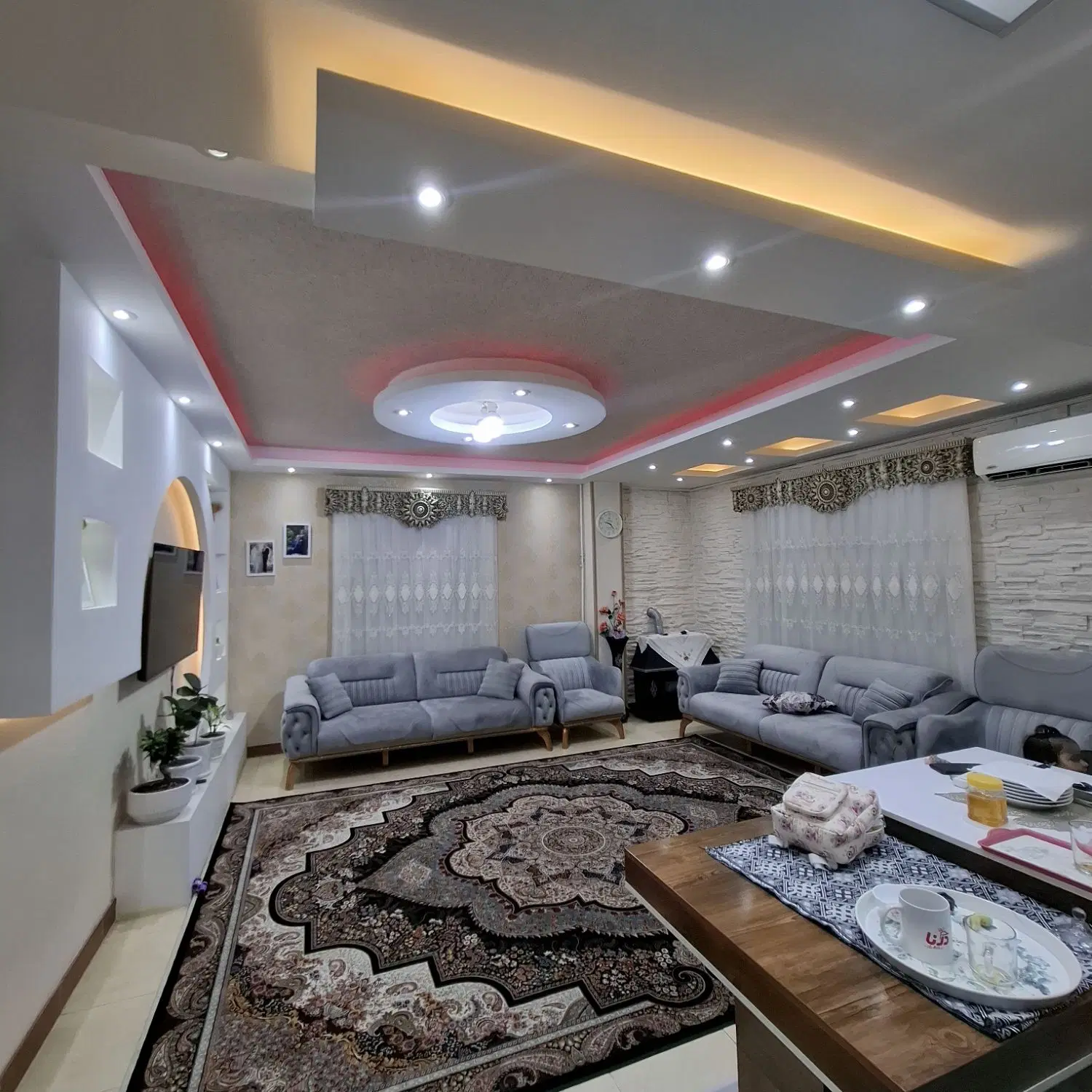 ۸۵ متری طبقه سوم کوچه ۱۵متری ساختمان دوبر