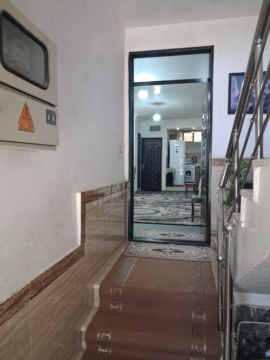 93مترخانه ومغازه برخیابان اصلی
