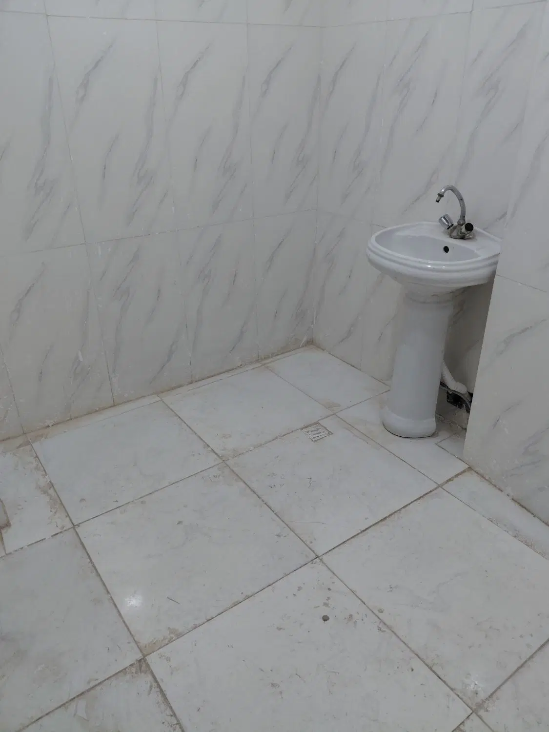 مغازه ۶ متری صفر .  آب و برق و گاز