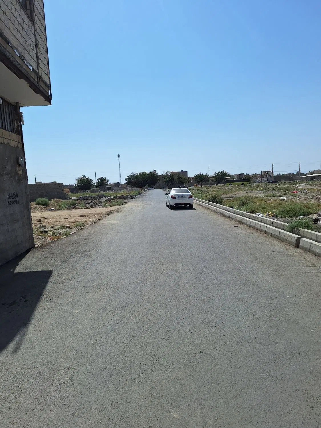 زمین چسب ساخت بهر خیابان درخشان