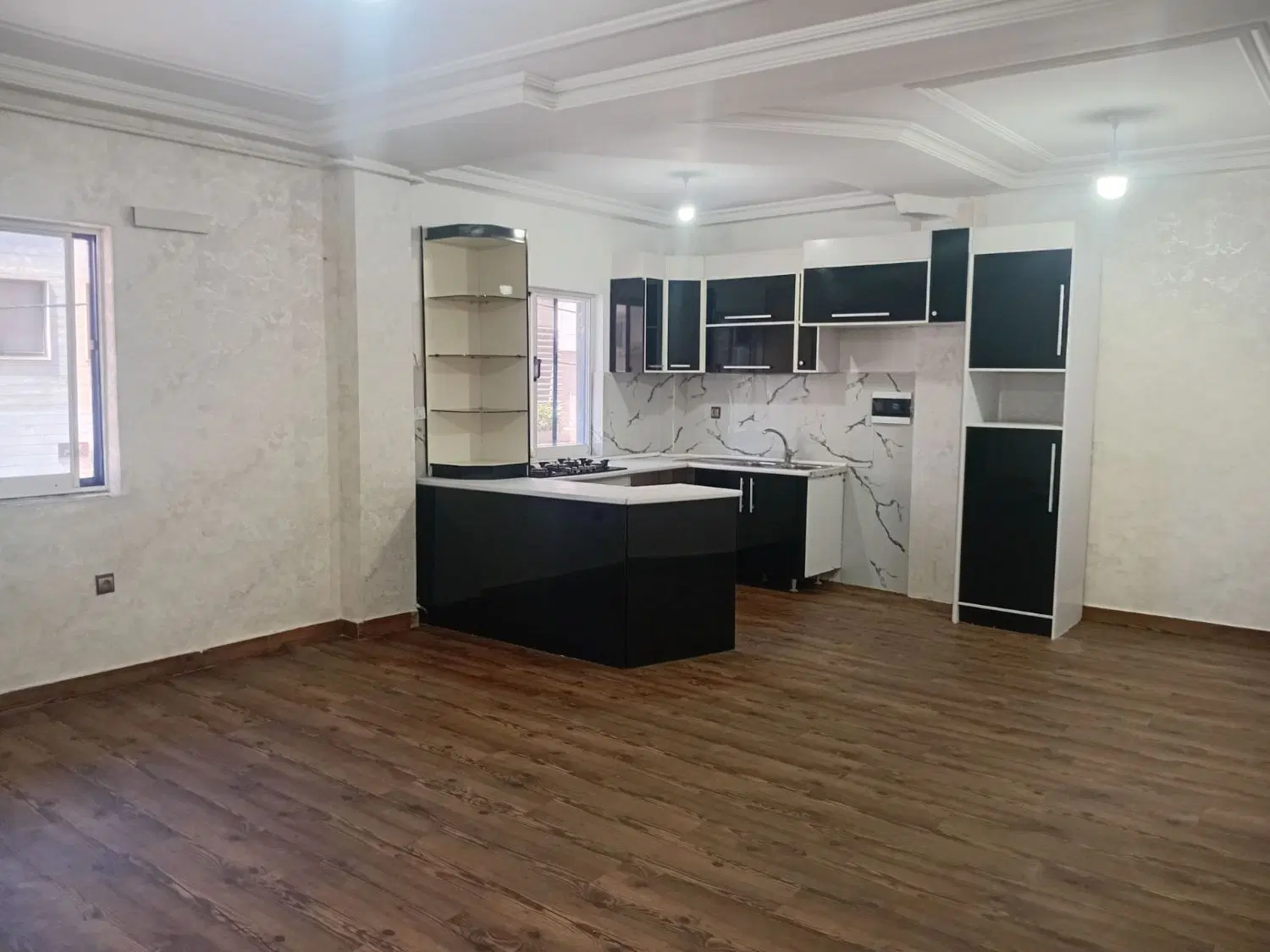 آپارتمان ۸۰ متری_پارکینگ اختصاصی_رشتیان