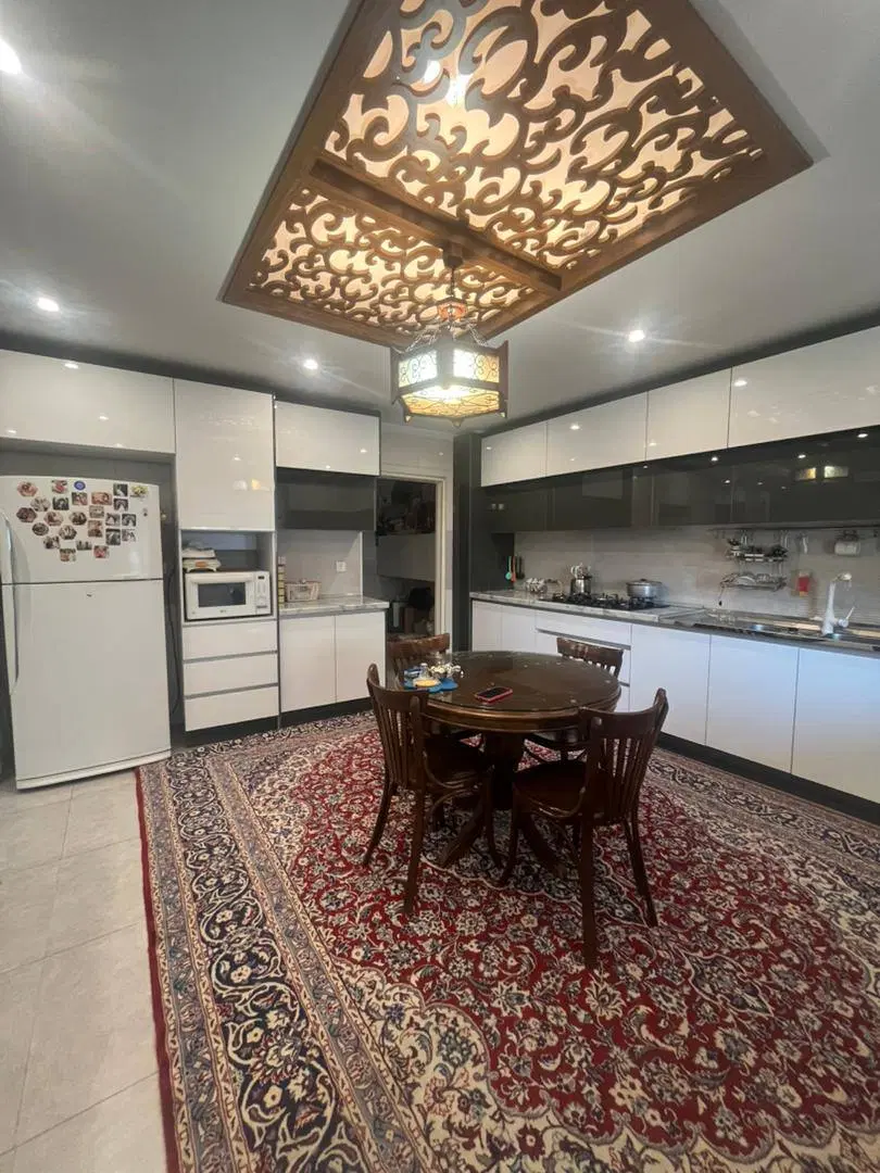 آپارتمان ۱۸۰ متری گرمدره